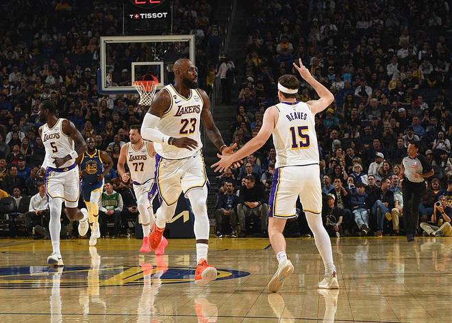 湖人大勝勇士獲3喜訊！老詹22+7+9成歷史首人 東契奇生日夜破紀錄