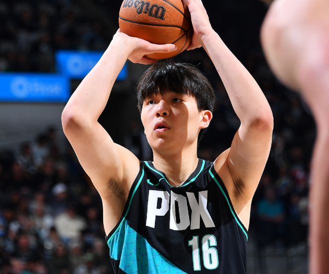 楊瀚森復出2+1！開拓者慘敗難阻黃蜂17戰14勝 米勒26+8+6三分