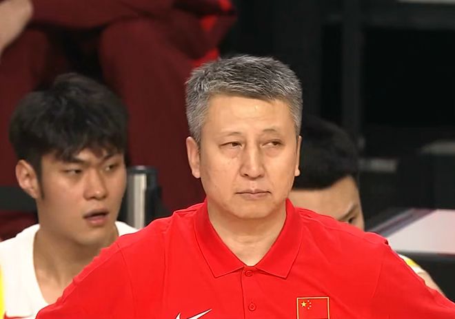 壓力山大！男籃2連勝，更衣室有1人在哭泣，郭士強前來安慰