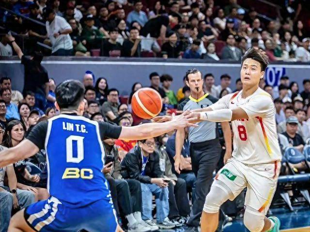 險勝！郭士強賽後吐真言，男籃更衣室這一幕太動人