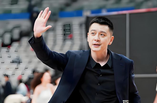 不是胡金秋，不是趙繼偉！楊鳴點贊男籃3人，是贏球的關鍵